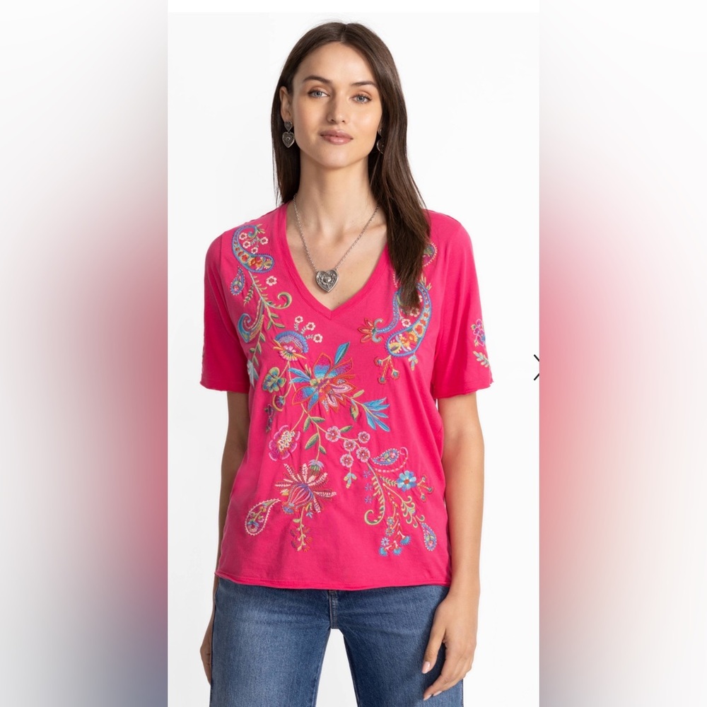 JOHNNY WAS RAW HEM V-NECK TEE || Large || Pink